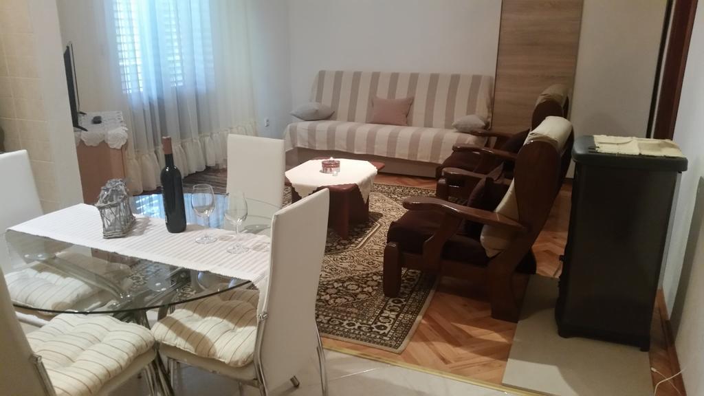 Apartment B&K Raslina ภายนอก รูปภาพ