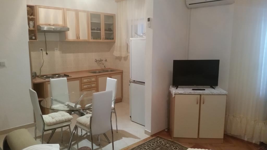 Apartment B&K Raslina ภายนอก รูปภาพ