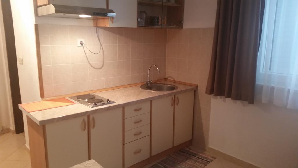 Apartment B&K Raslina ภายนอก รูปภาพ