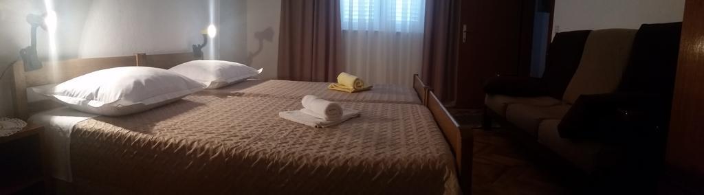 Apartment B&K Raslina ภายนอก รูปภาพ
